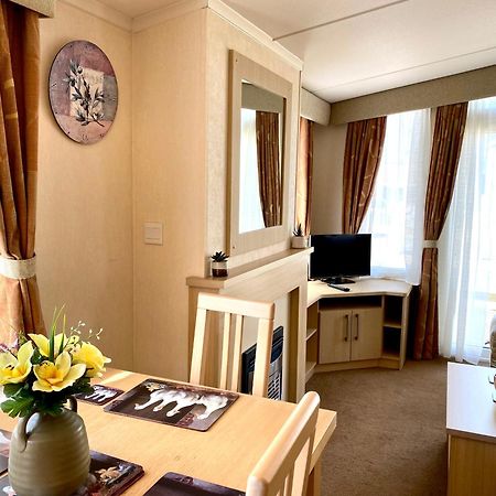 Elletson Park Wood Fired Hot Tubs, Caravans & Pods Pilling Екстер'єр фото