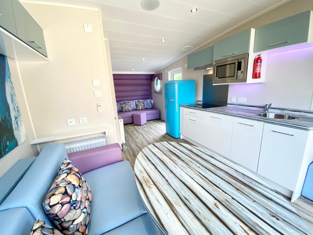 Elletson Park Wood Fired Hot Tubs, Caravans & Pods Pilling Екстер'єр фото