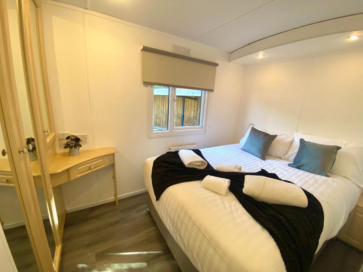 Elletson Park Wood Fired Hot Tubs, Caravans & Pods Pilling Екстер'єр фото