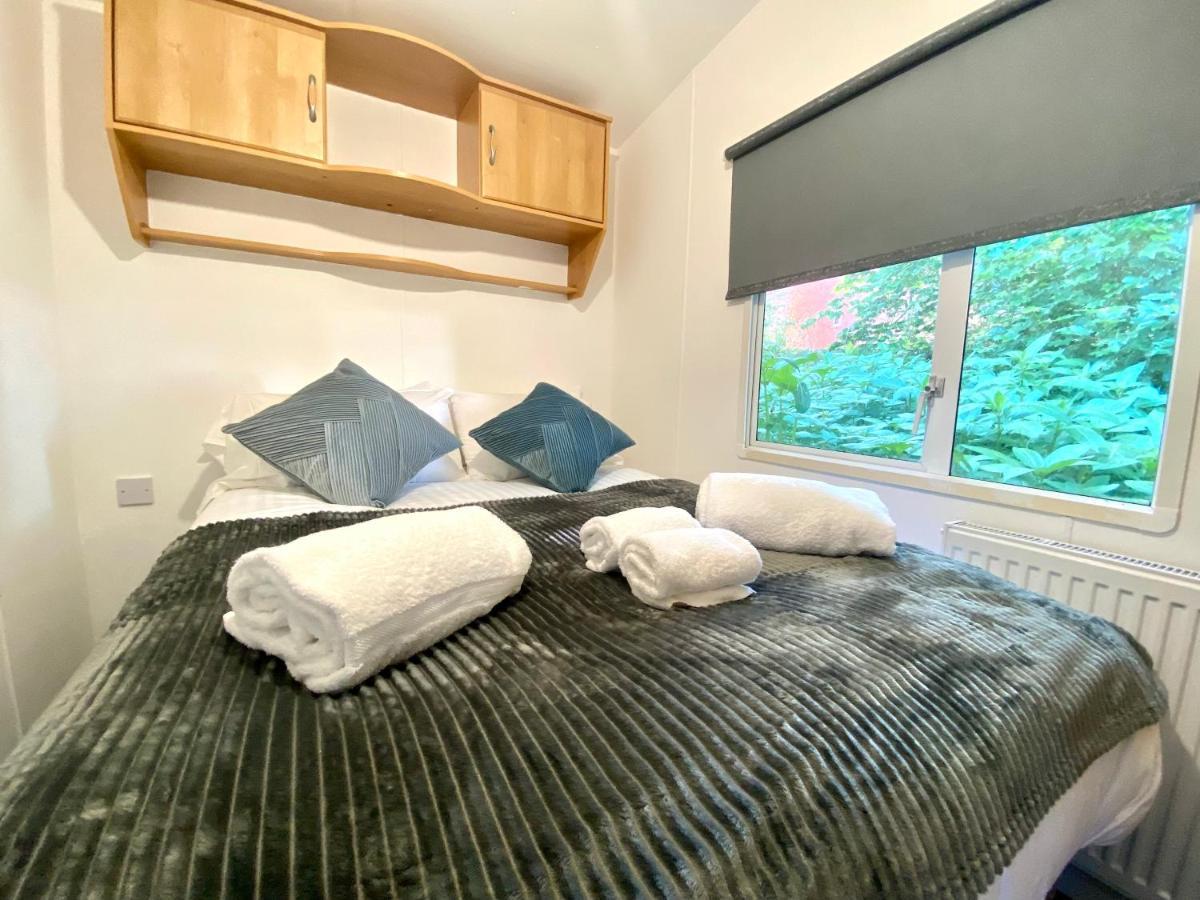 Elletson Park Wood Fired Hot Tubs, Caravans & Pods Pilling Екстер'єр фото