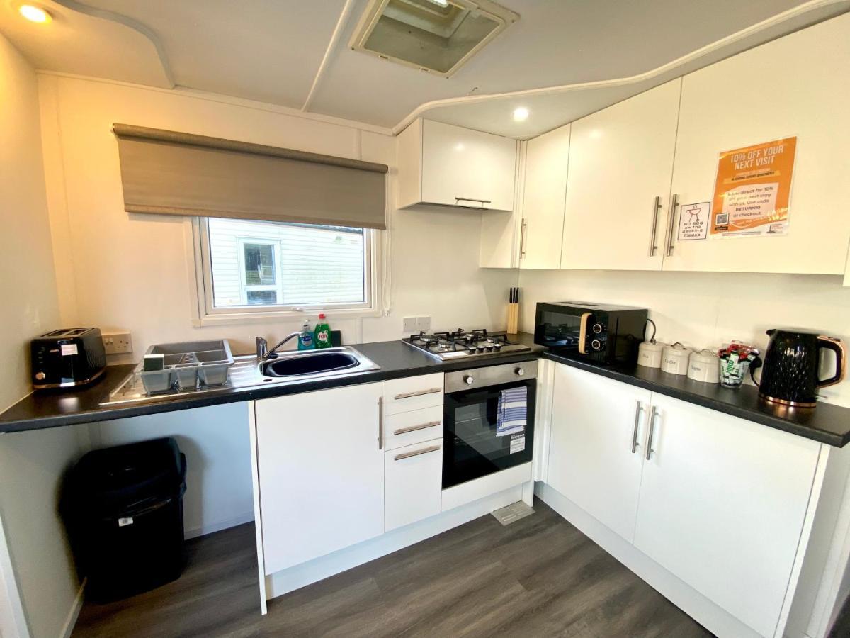 Elletson Park Wood Fired Hot Tubs, Caravans & Pods Pilling Екстер'єр фото