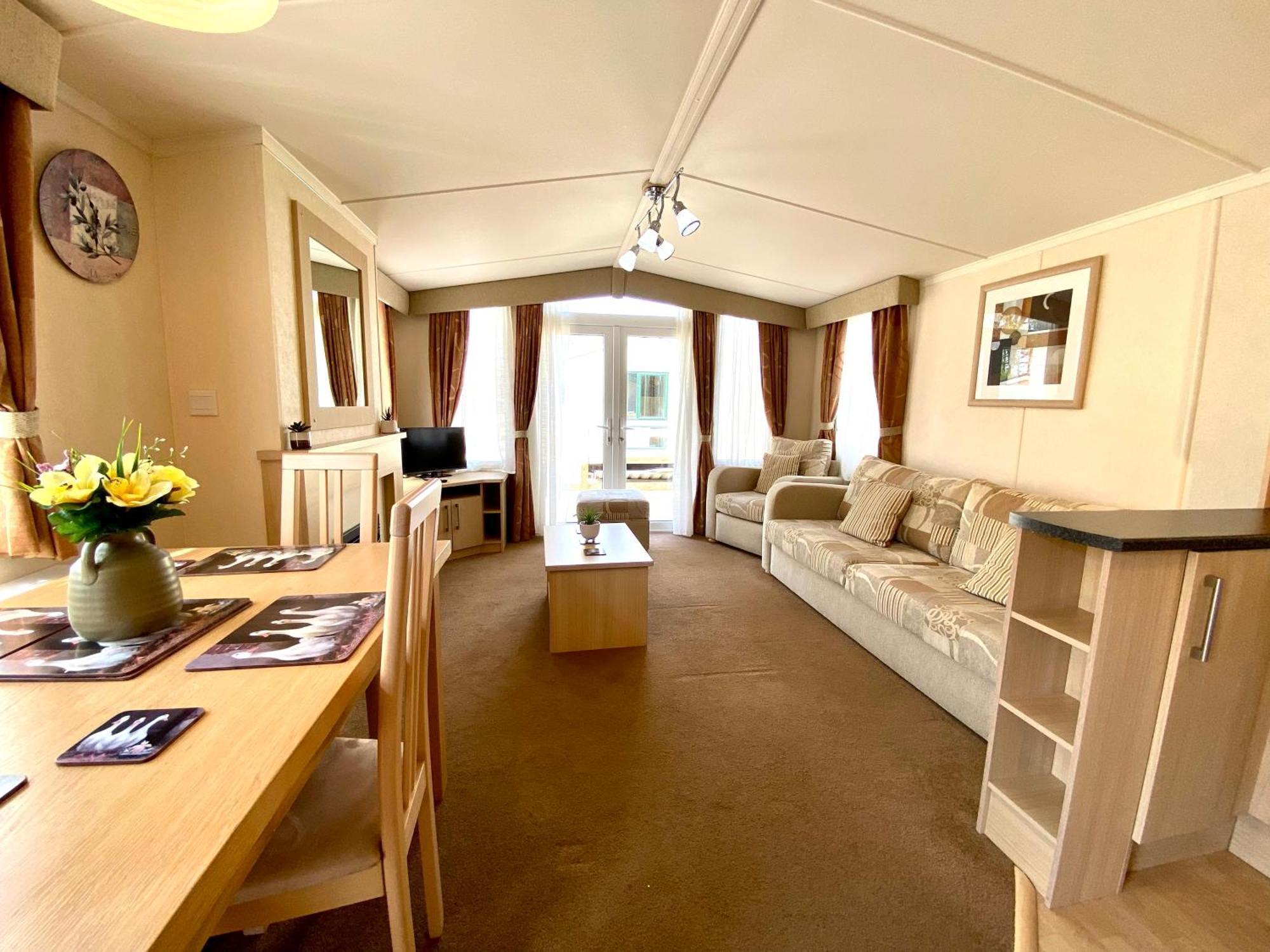 Elletson Park Wood Fired Hot Tubs, Caravans & Pods Pilling Екстер'єр фото