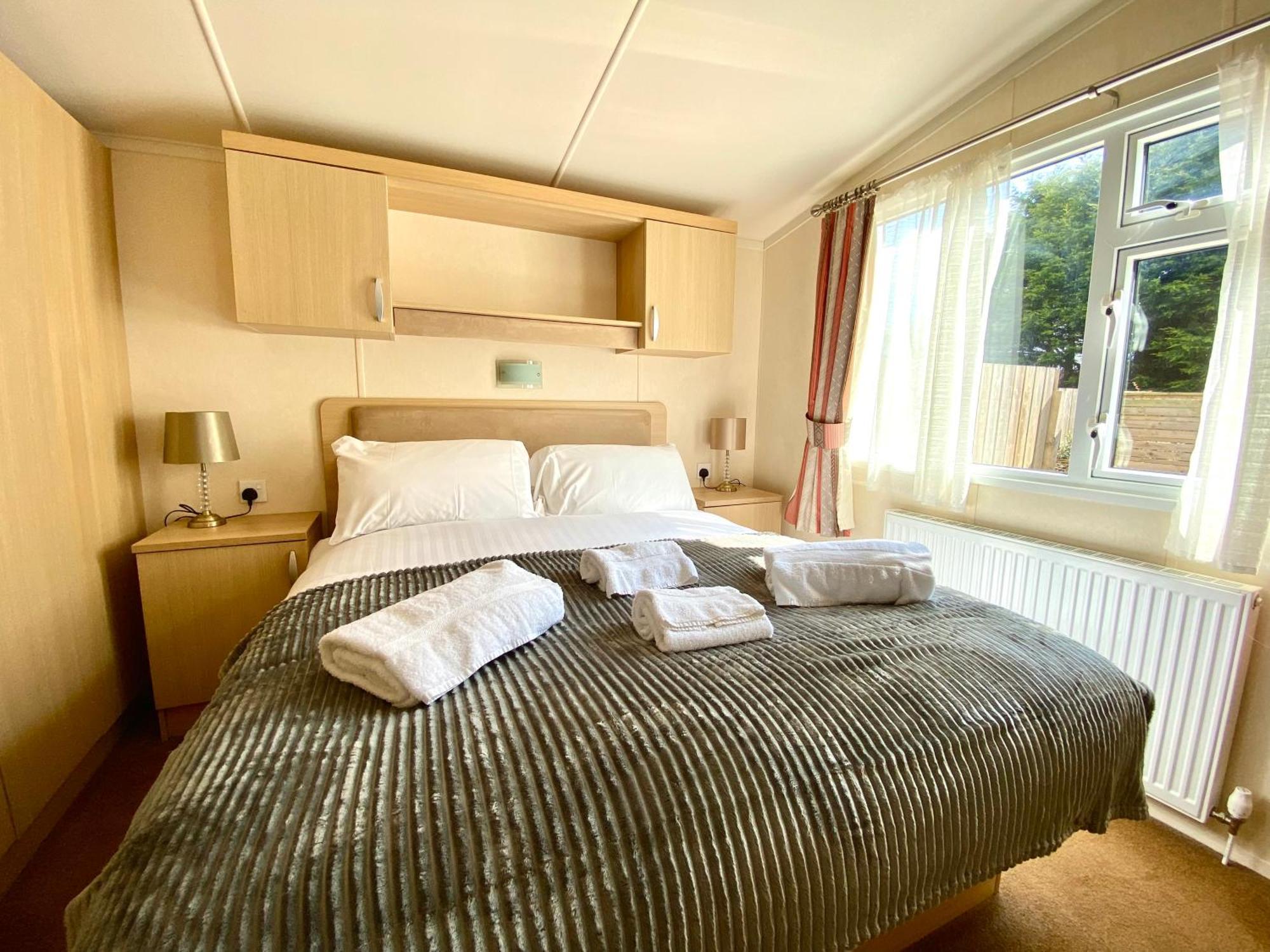 Elletson Park Wood Fired Hot Tubs, Caravans & Pods Pilling Екстер'єр фото