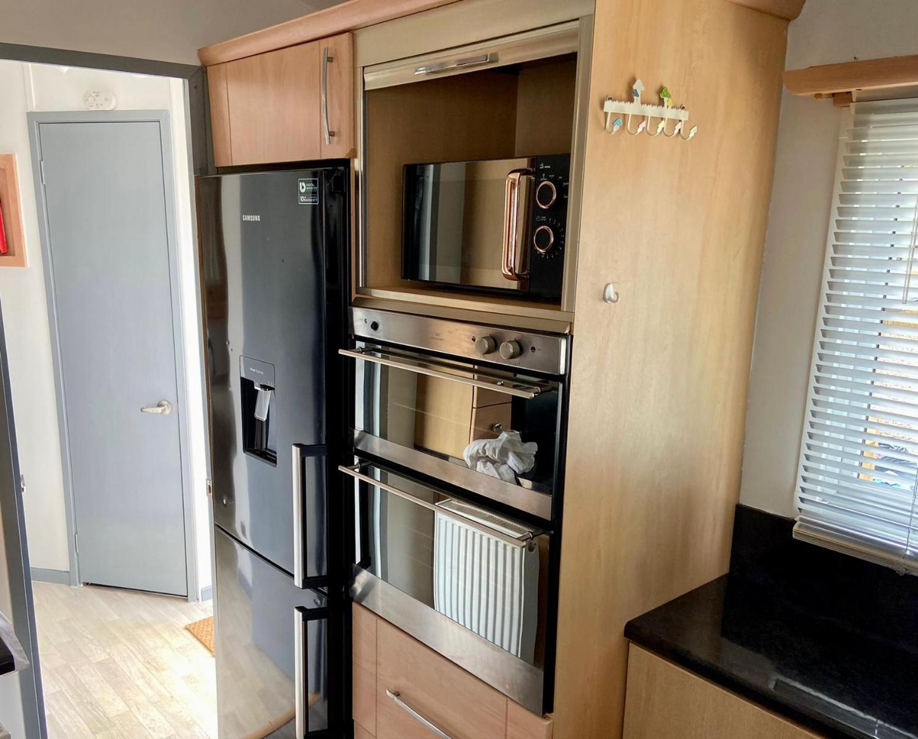 Elletson Park Wood Fired Hot Tubs, Caravans & Pods Pilling Екстер'єр фото