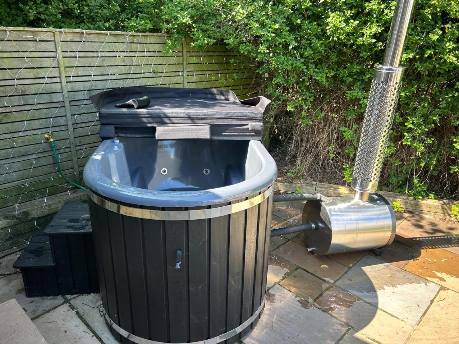 Elletson Park Wood Fired Hot Tubs, Caravans & Pods Pilling Екстер'єр фото